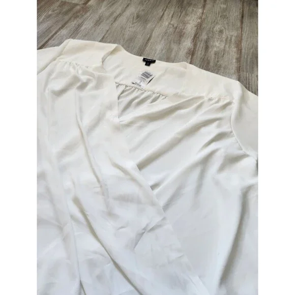 NWT Torrid White Georgette Surplice Blouse V Neck Balloon Sleeve Flowy Sz 5X - Picture 2 of 9